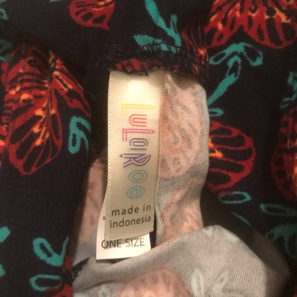 Lularoe OS Legging - Picture 2 of 2